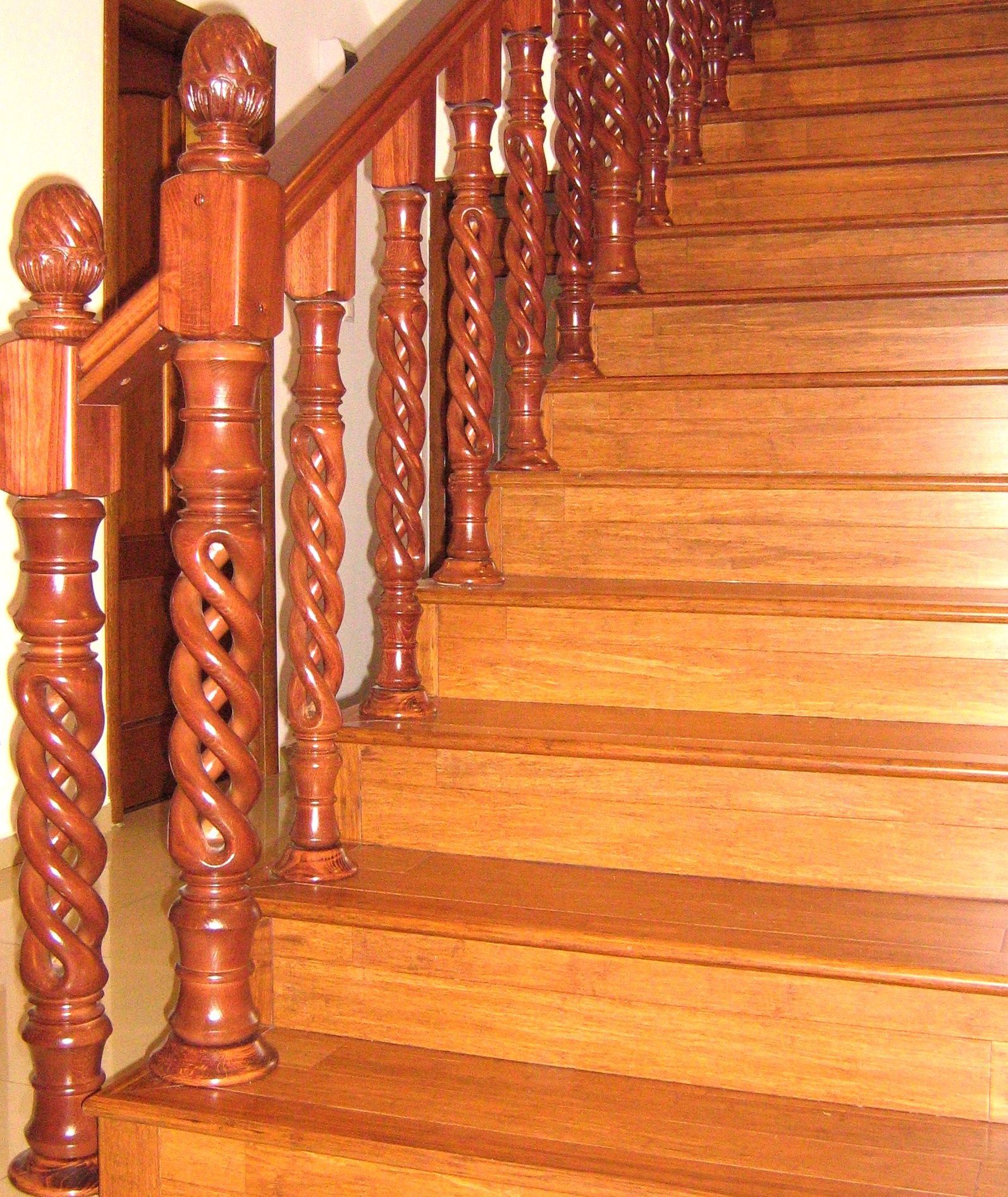 Spiral Newel with Carved Head SNCH